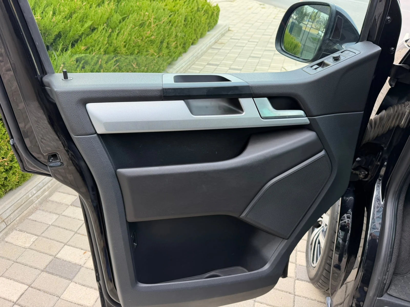 VW Multivan T6* 4MOTION* HIGHLINE* DYNAUDIO* 6+ 1* , снимка 8 - Автомобили и джипове - 56395094