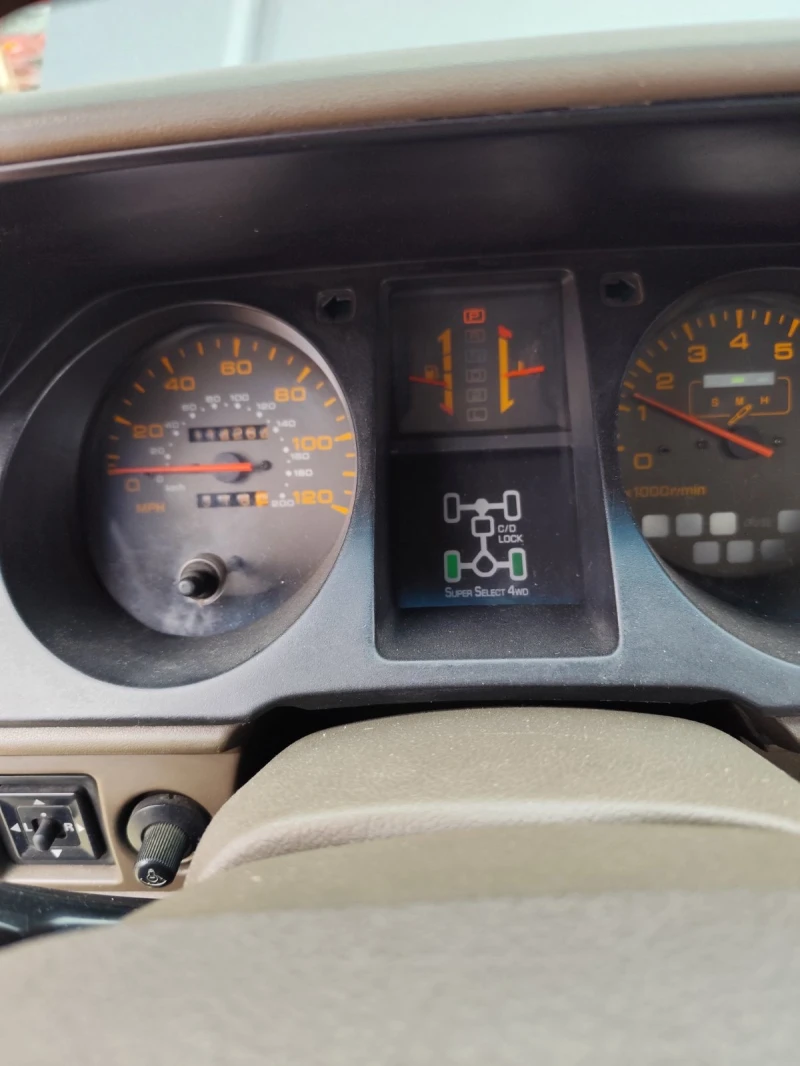 Mitsubishi Montero - 3.0L Бензин + Газ - 4x4 Автоматик, снимка 11 - Автомобили и джипове - 52484005