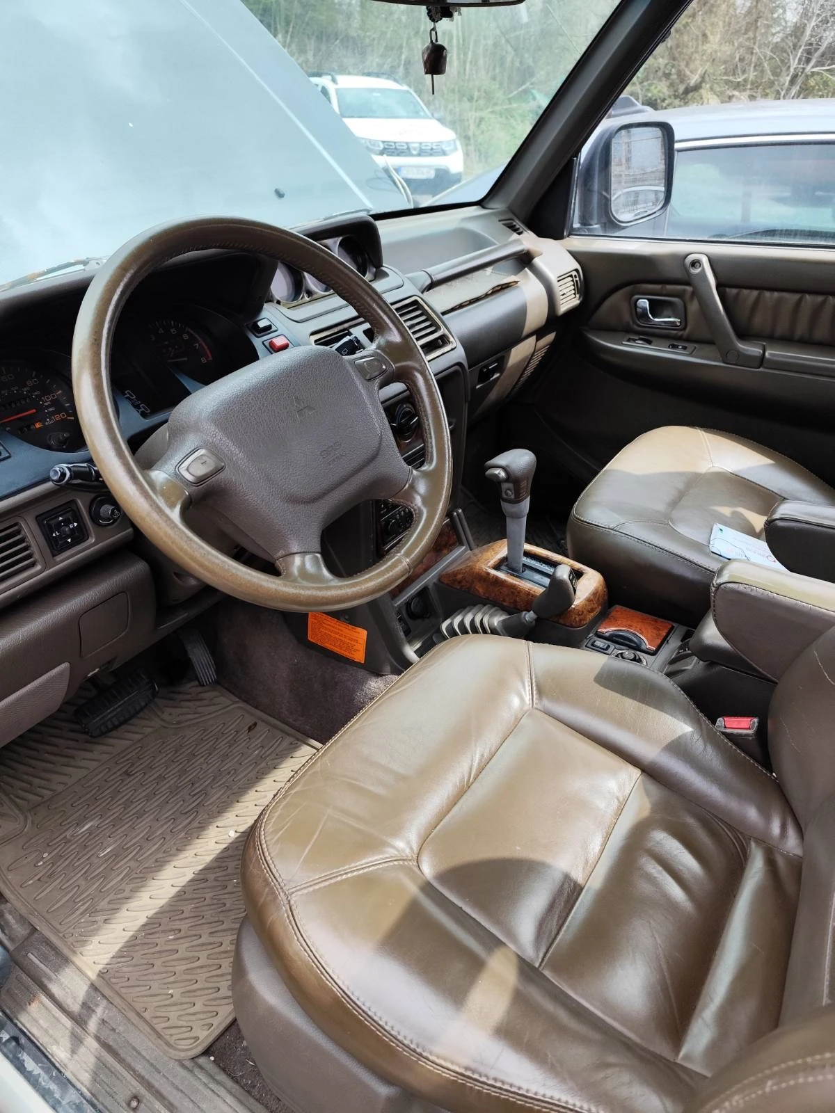 Mitsubishi Montero - 3.0L Бензин + Газ - 4x4 Автоматик - изображение 9