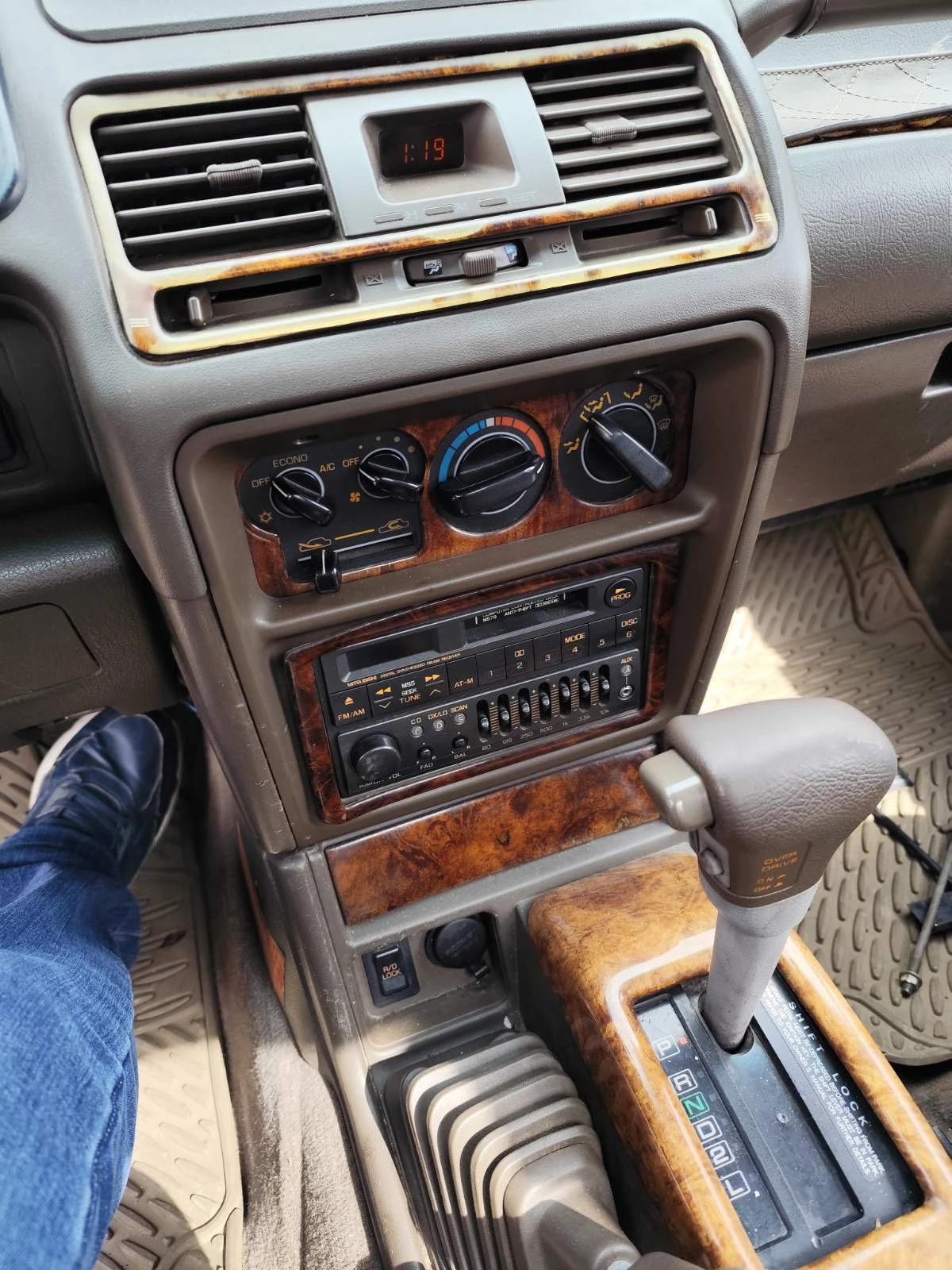 Mitsubishi Montero - 3.0L Бензин + Газ - 4x4 Автоматик - изображение 6