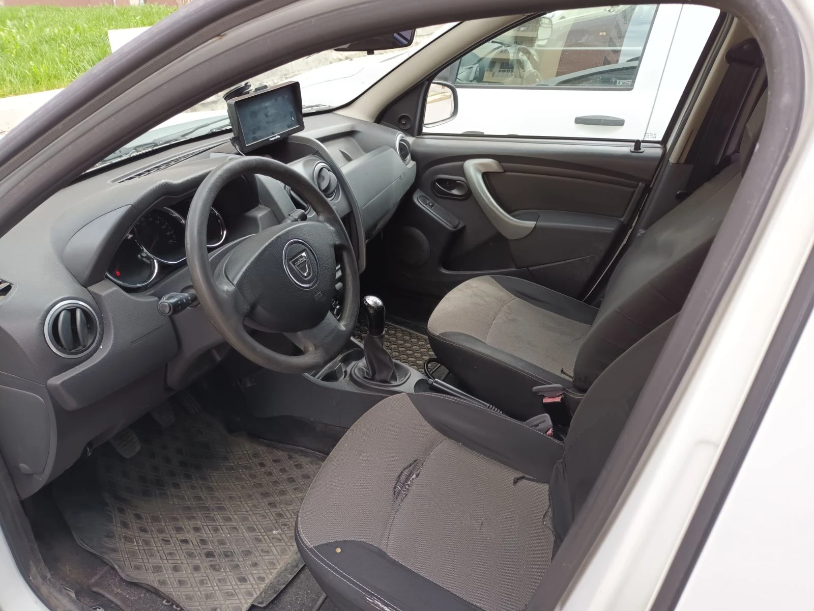 Dacia Duster, снимка 6 - Автомобили и джипове - 54228302