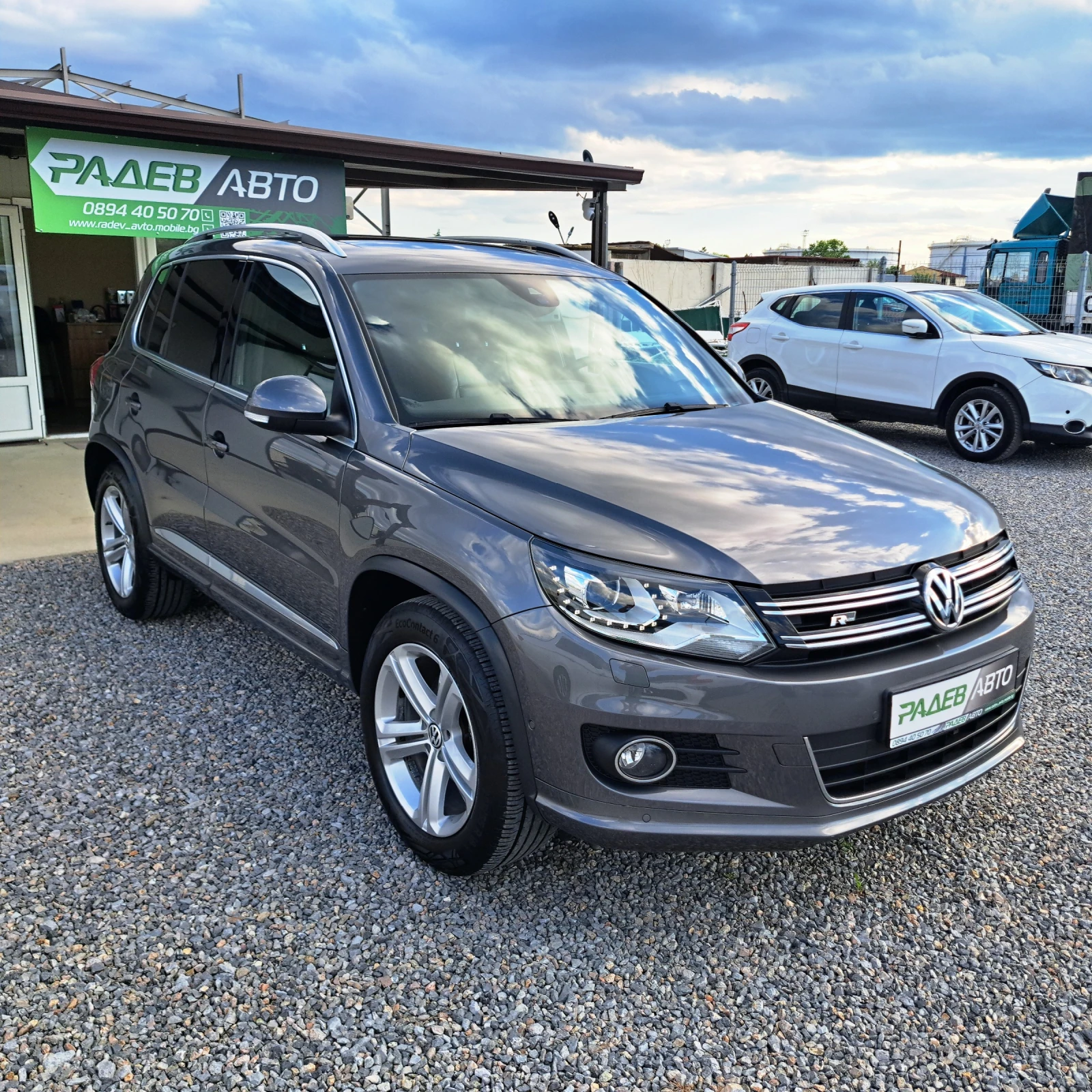 VW Tiguan 2.0 TDI R-Exclusiv* Karat 4Motion* Full&Full* Top!, снимка 5 - Автомобили и джипове - 54605224