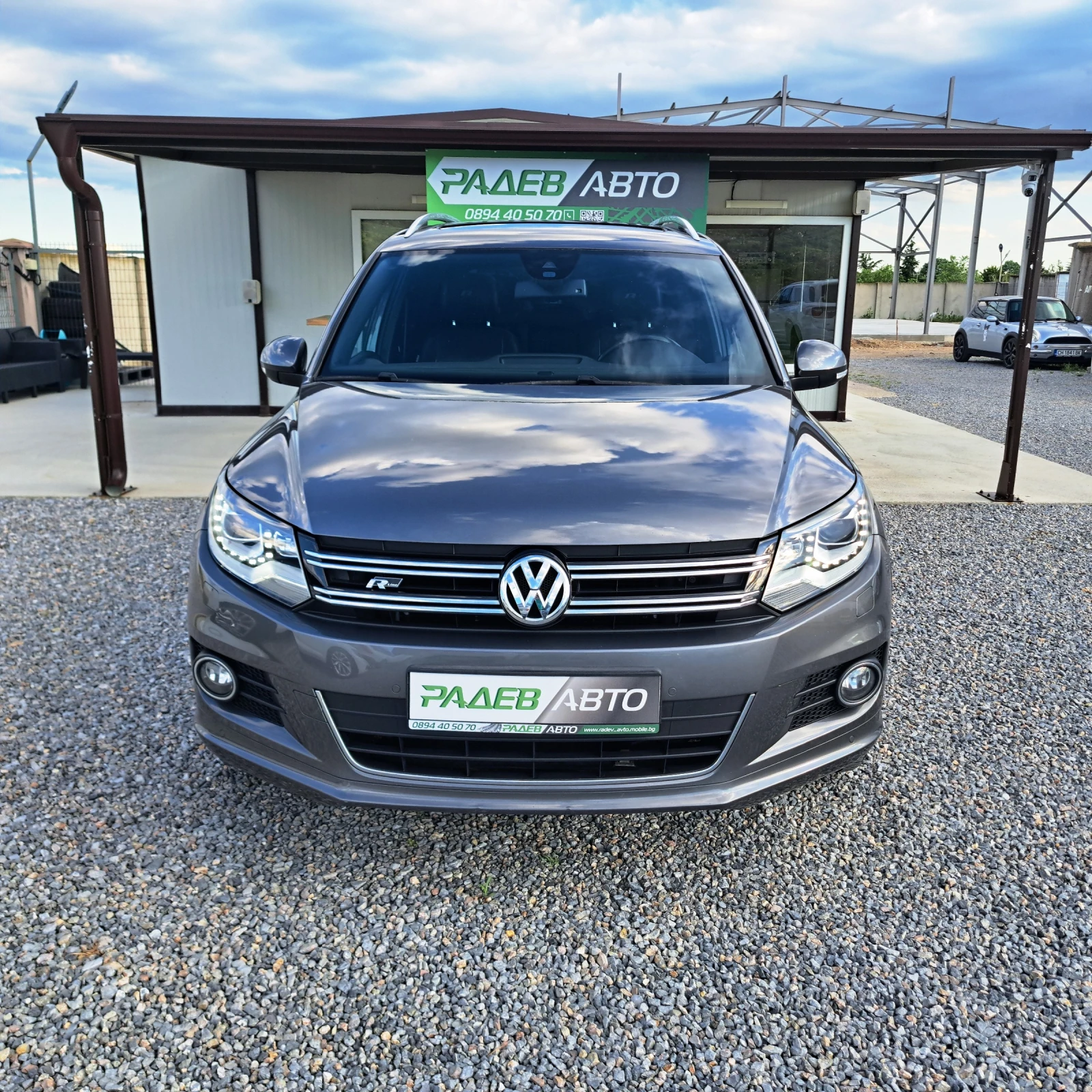 VW Tiguan 2.0 TDI R-Exclusiv* Karat 4Motion* Full&Full* Top!, снимка 2 - Автомобили и джипове - 54605224