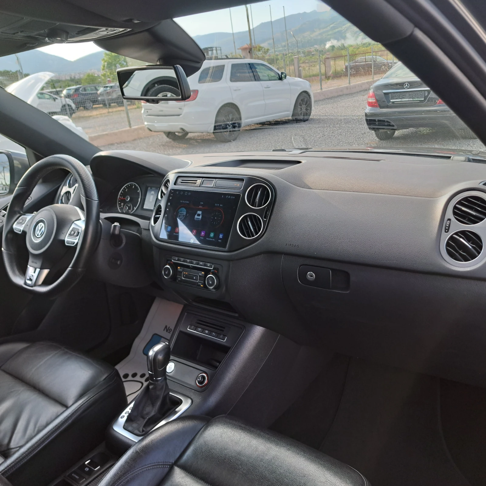 VW Tiguan 2.0 TDI R-Exclusiv* Karat 4Motion* Full&Full* Top!, снимка 11 - Автомобили и джипове - 54605224