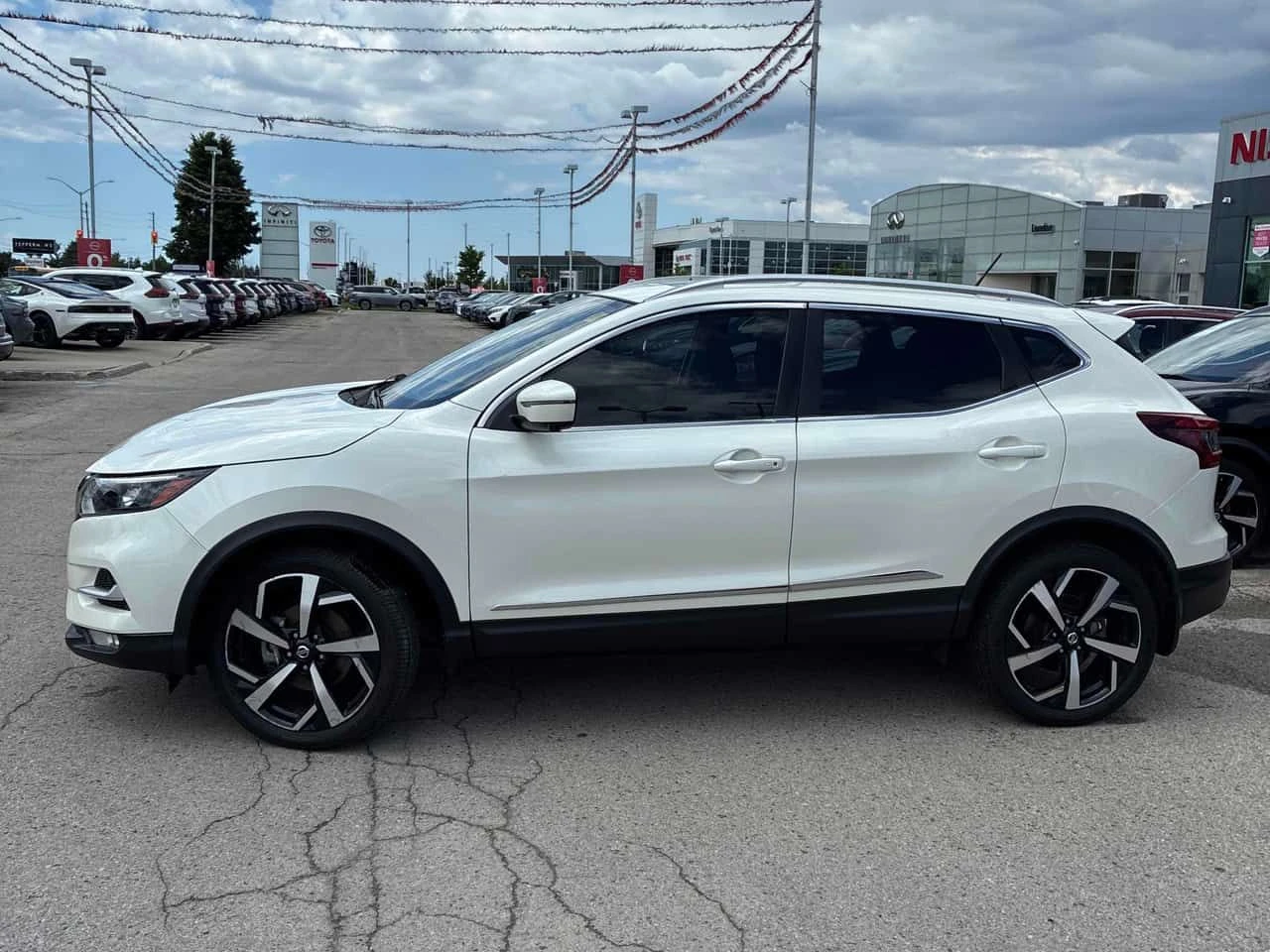 Nissan Qashqai * AWD CVT * АВТОКРЕДИТ БЕЗ ПЪРВОНАЧАЛНА ВНОСКА* , снимка 2 - Автомобили и джипове - 55024177