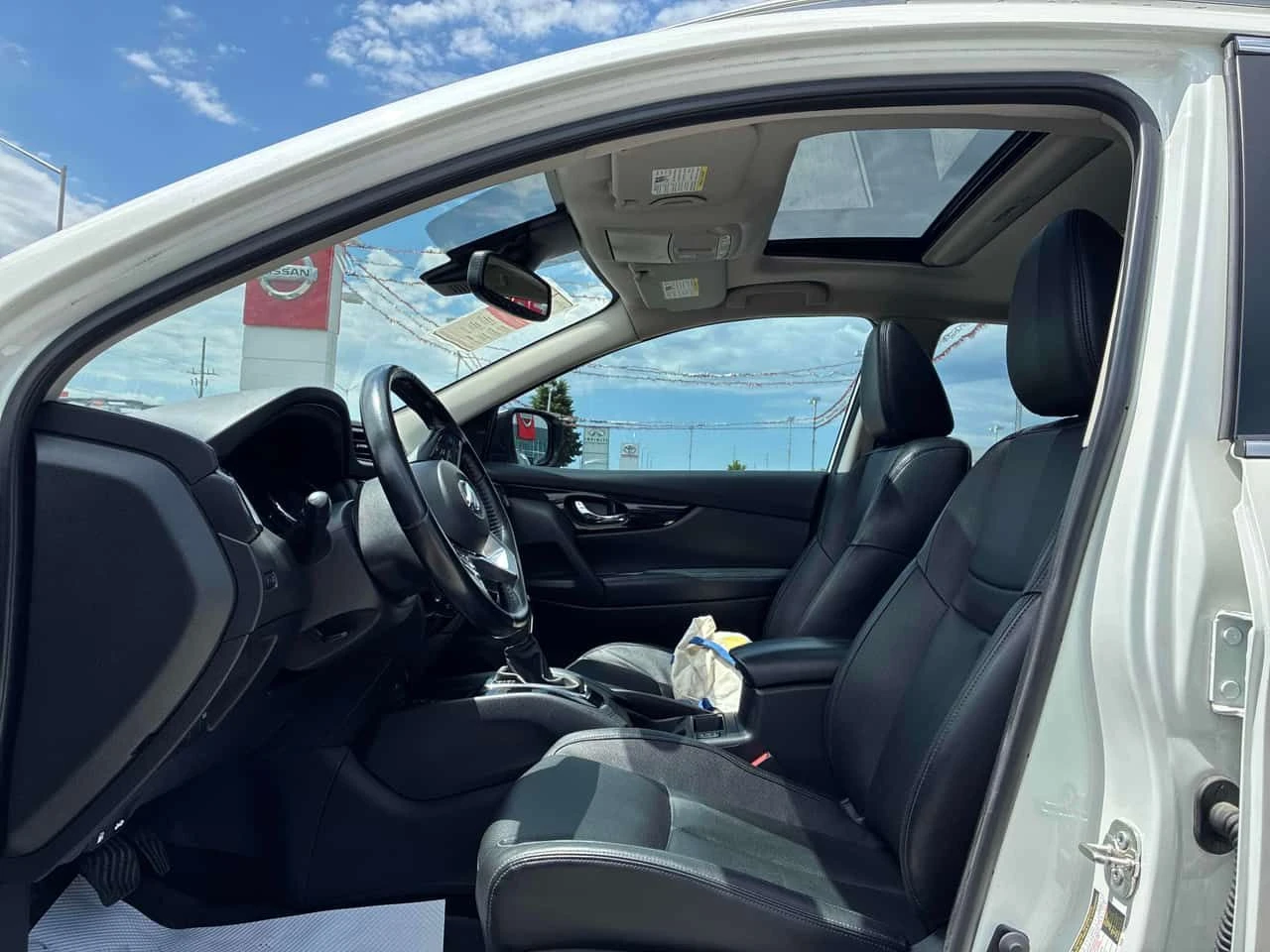 Nissan Qashqai * AWD CVT * АВТОКРЕДИТ БЕЗ ПЪРВОНАЧАЛНА ВНОСКА* , снимка 15 - Автомобили и джипове - 55024177