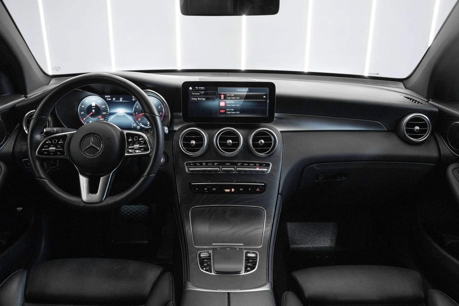 Mercedes-Benz GLC 300 PREM PLUS PKG / АВТОКРЕДИТ, снимка 3 - Автомобили и джипове - 55963639