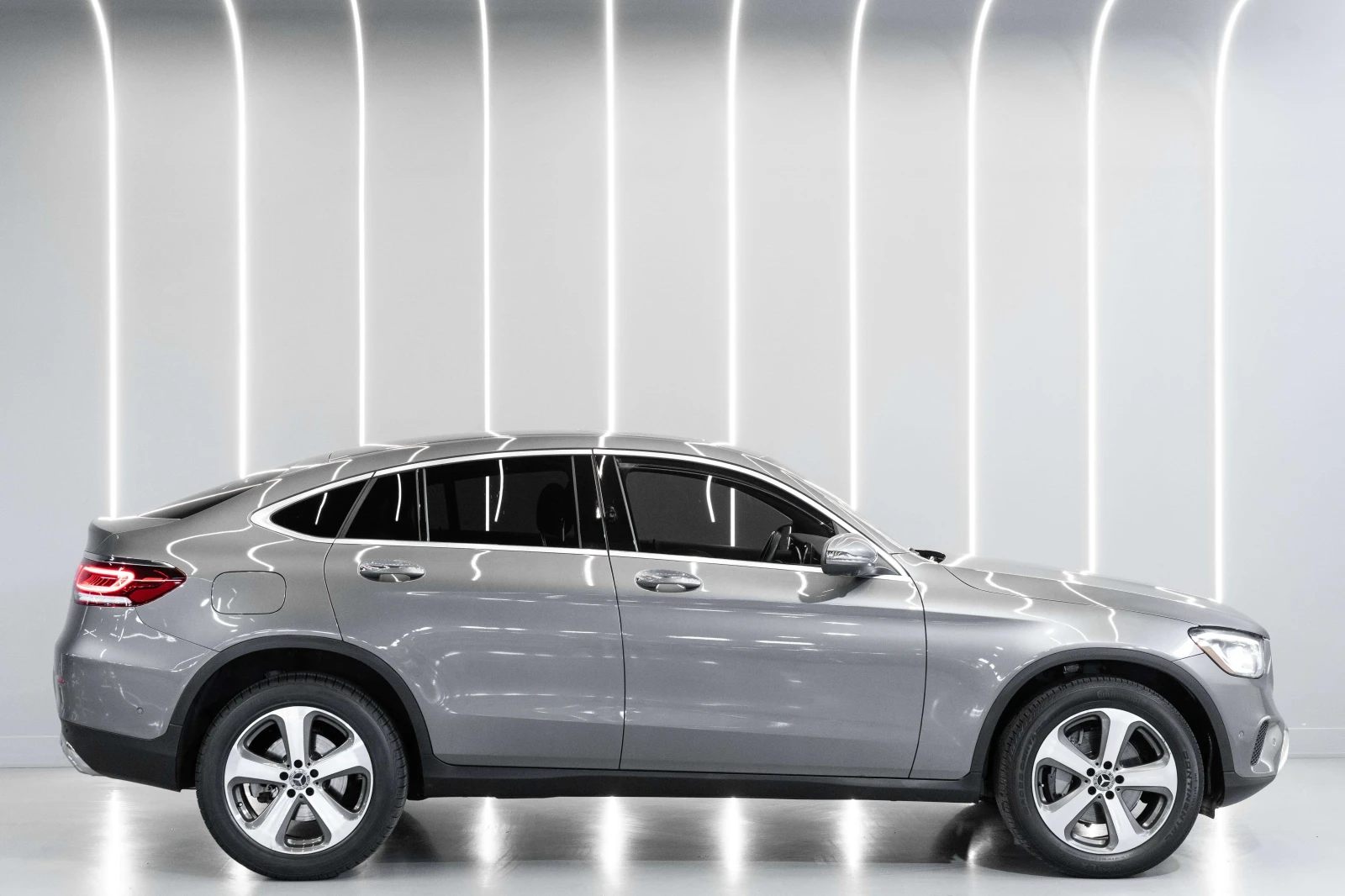 Mercedes-Benz GLC 300 PREM PLUS PKG / АВТОКРЕДИТ, снимка 5 - Автомобили и джипове - 55963639
