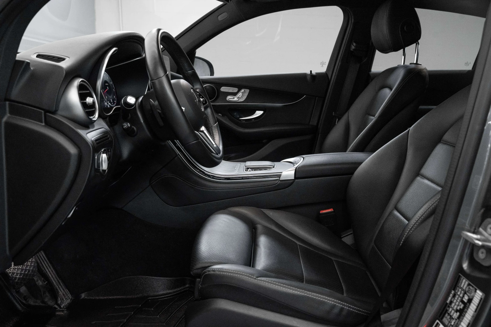 Mercedes-Benz GLC 300 PREM PLUS PKG / АВТОКРЕДИТ, снимка 12 - Автомобили и джипове - 55963639