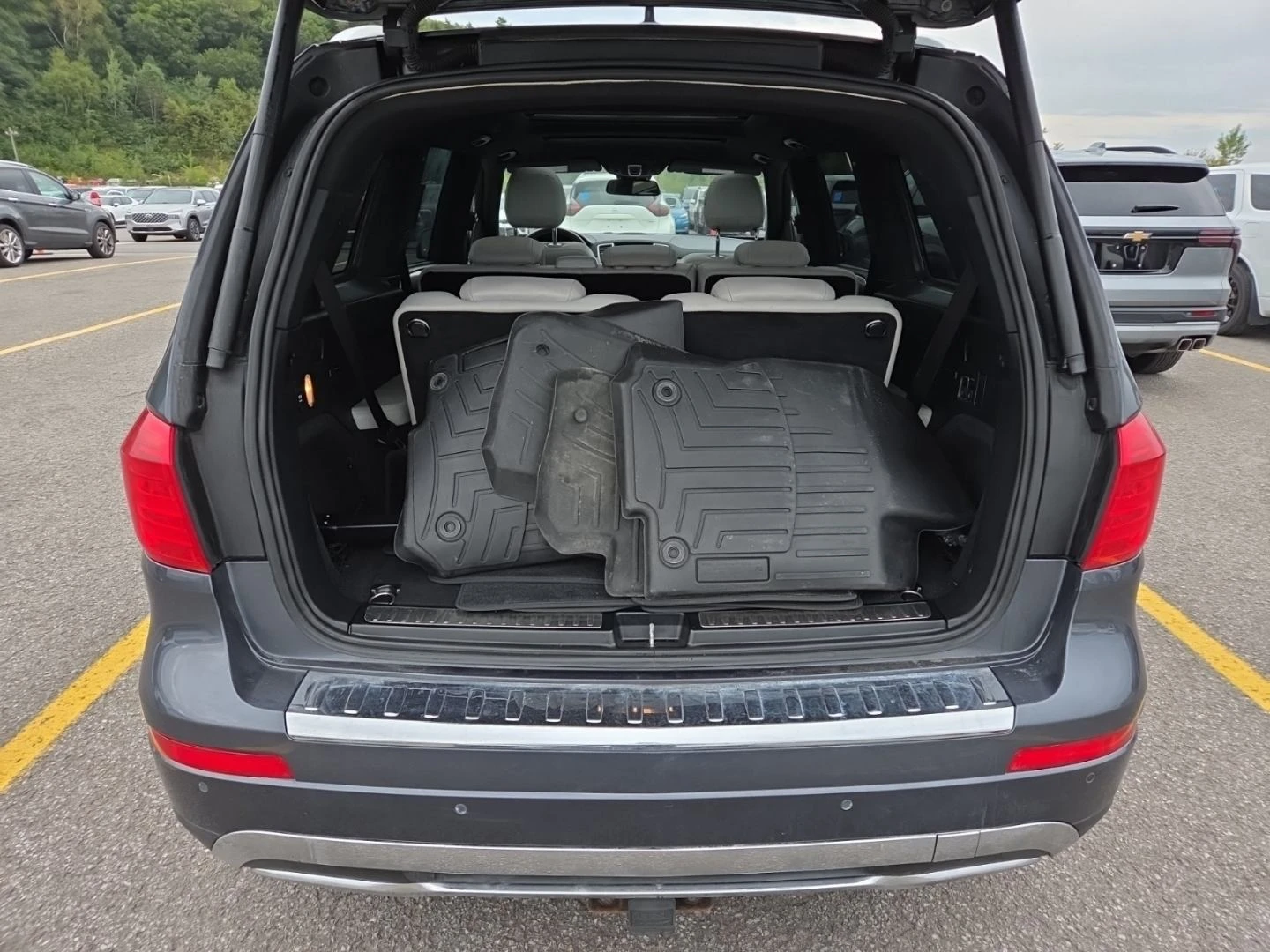 Mercedes-Benz GL 350 BlueTEC* Harman/Kardon* 360* Пано* Въздух, снимка 14 - Автомобили и джипове - 56047817