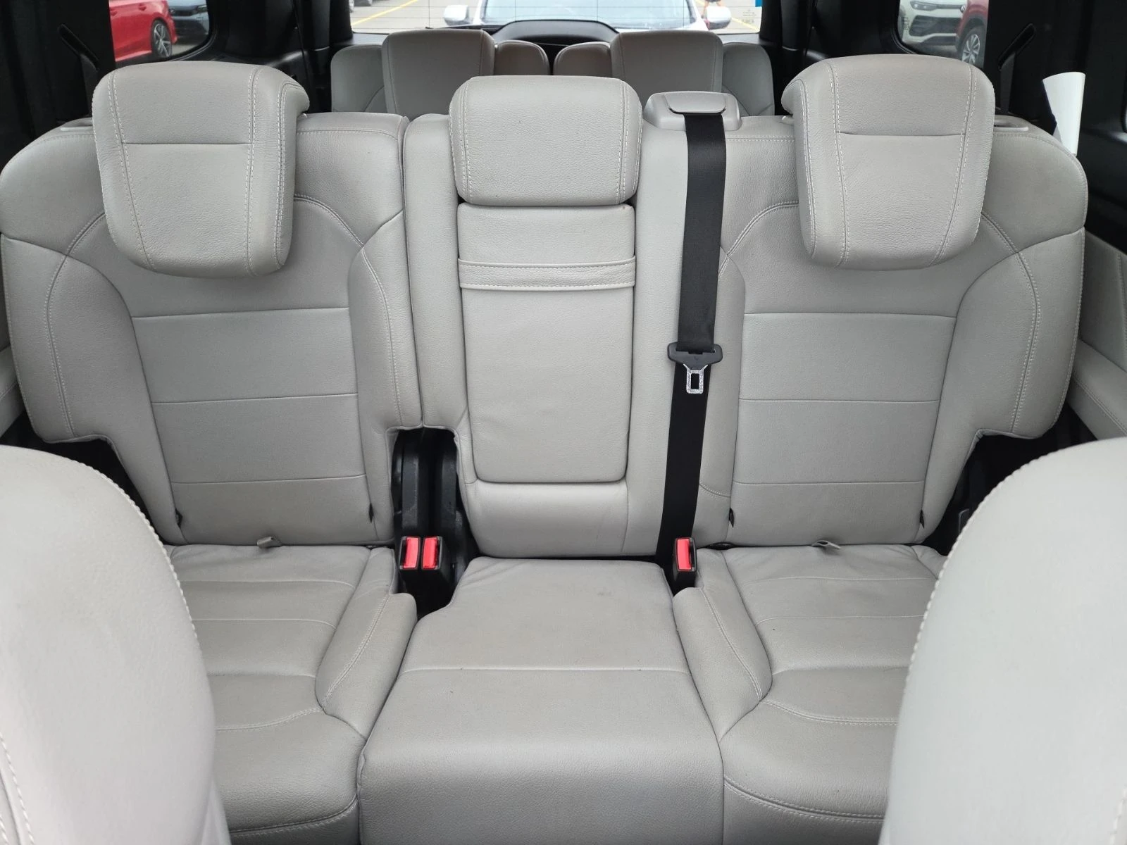 Mercedes-Benz GL 350 BlueTEC* Harman/Kardon* 360* Пано* Въздух, снимка 12 - Автомобили и джипове - 56047817