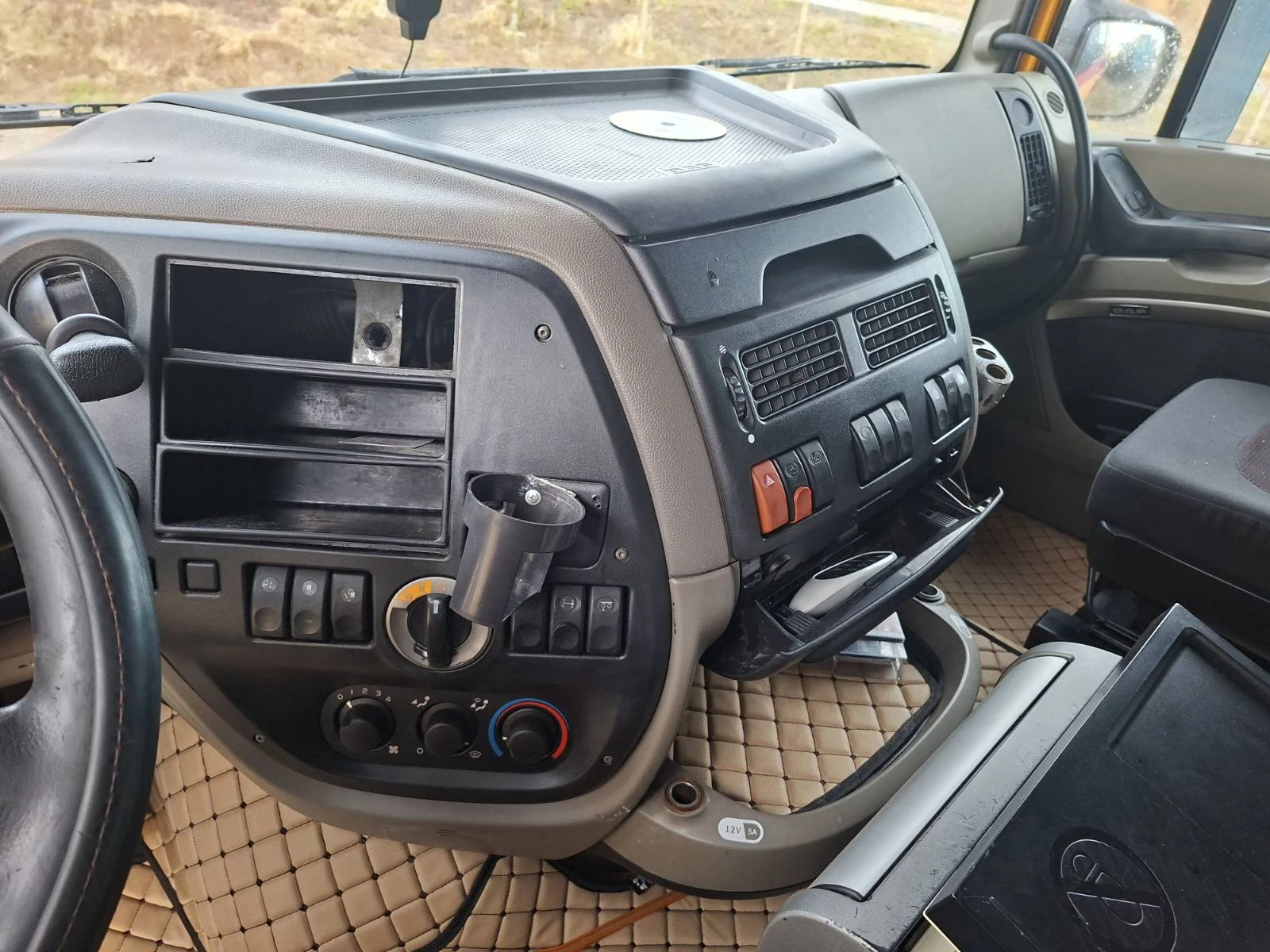 Daf XF 105 410-ADR, снимка 9 - Камиони - 56594083