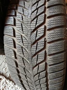 Гуми Зимни 225/45R17, снимка 1 - Гуми и джанти - 49137967