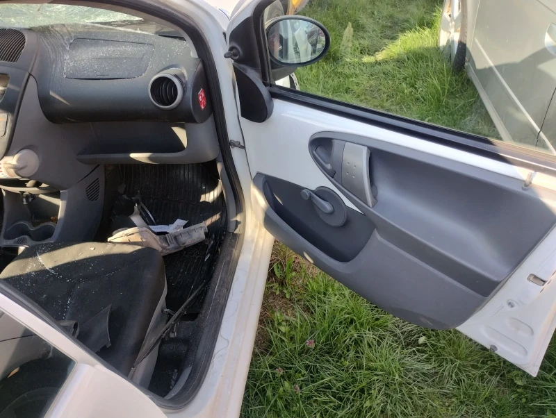 Toyota Aygo 2бр.1.0 на части, снимка 12 - Автомобили и джипове - 53126548