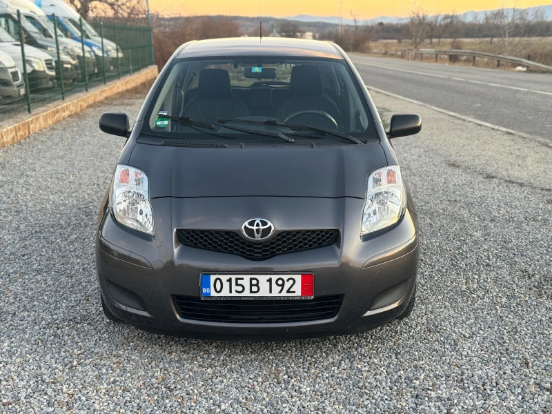 Toyota Yaris 1.3i* 2010г* Климатик* 6ск* Топ* Германия, снимка 2 - Автомобили и джипове - 48394566