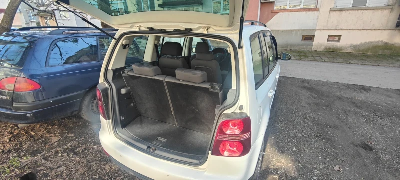 VW Touran, снимка 8 - Автомобили и джипове - 49375735