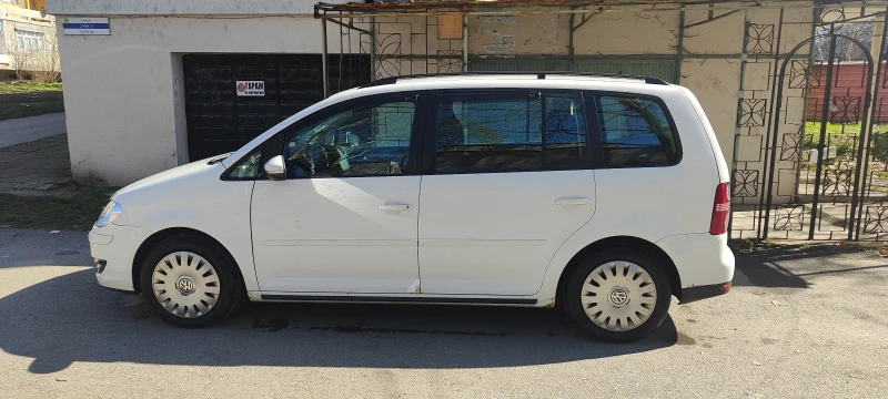 VW Touran, снимка 12 - Автомобили и джипове - 49375735