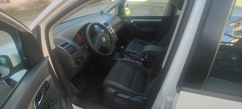 VW Touran, снимка 10 - Автомобили и джипове - 49375735