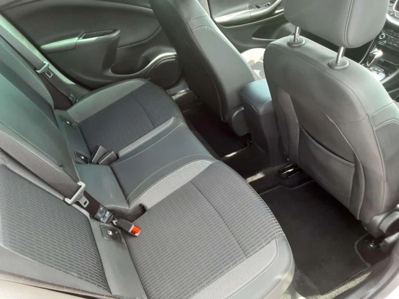 Opel Astra 1.5, снимка 9 - Автомобили и джипове - 51022069