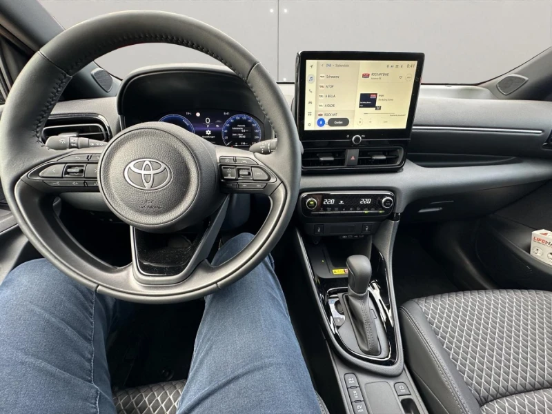 Toyota Yaris 1.5 HYBRID* STYLE* LED* CAMERA* DISTR* KEYLESS* CA, снимка 9 - Автомобили и джипове - 51963663