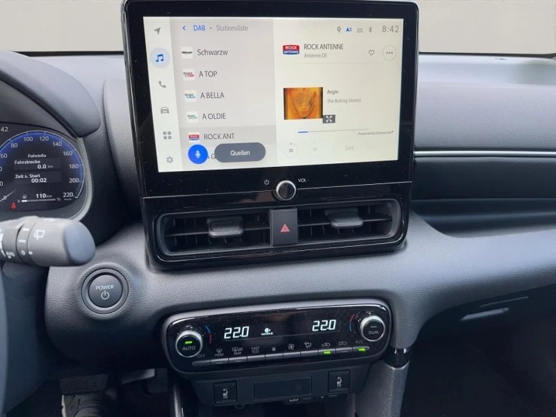 Toyota Yaris 1.5 HYBRID* STYLE* LED* CAMERA* DISTR* KEYLESS* CA, снимка 10 - Автомобили и джипове - 51963663