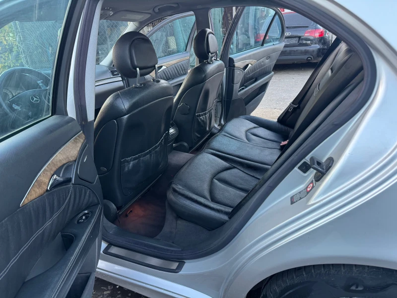 Mercedes-Benz E 220 CDi 150HP AVTOMAT AVANTGARDE 2005G, снимка 17 - Автомобили и джипове - 52441708