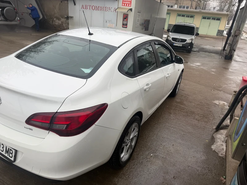 Opel Astra 1.6 cdti, снимка 5 - Автомобили и джипове - 53381046