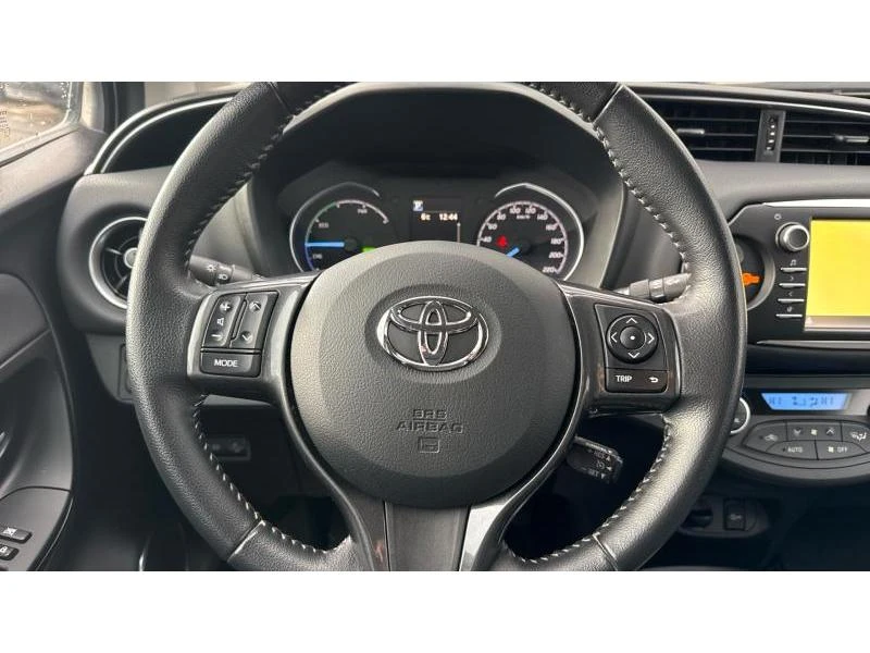 Toyota Yaris, снимка 13 - Автомобили и джипове - 48096906