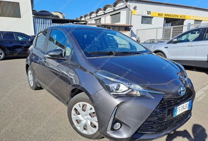 Toyota Yaris 1.5 HYBRID BUSNESS, снимка 13 - Автомобили и джипове - 48771675