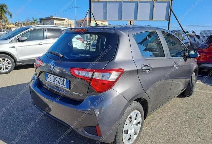 Toyota Yaris 1.5 HYBRID BUSNESS, снимка 10 - Автомобили и джипове - 48771675