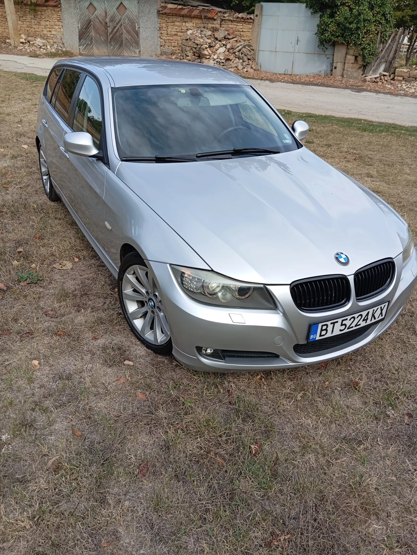 BMW 318 2, 0D 2010г - изображение 2