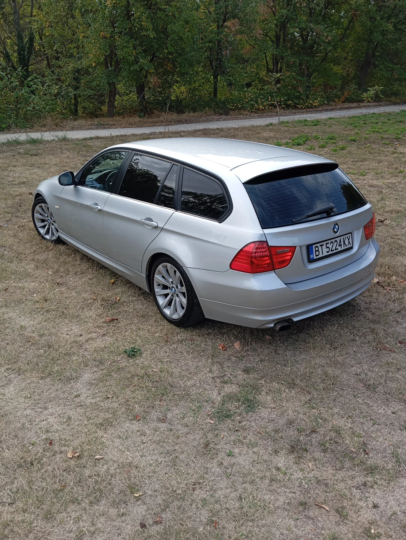 BMW 318 2, 0D 2010г - изображение 3