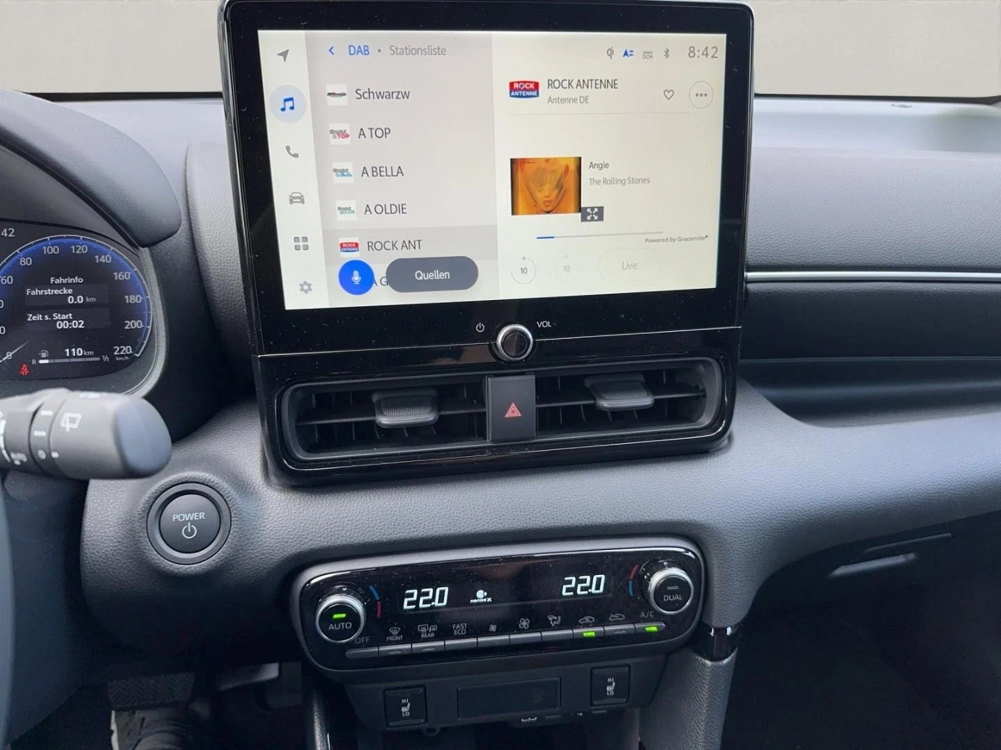 Toyota Yaris 1.5 HYBRID* STYLE* LED* CAMERA* DISTR* KEYLESS* CA - изображение 10