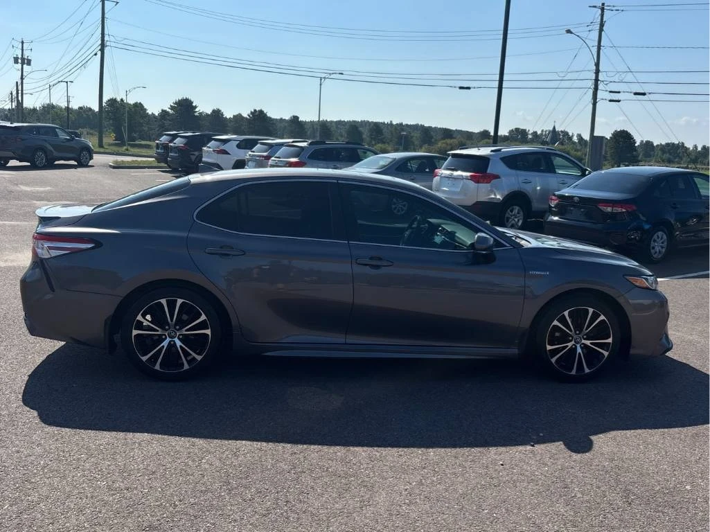 Toyota Camry * Hybrid * CARFAX * БЕЗ ПЪРВОНАЧАЛНА ВНОСКА - изображение 3