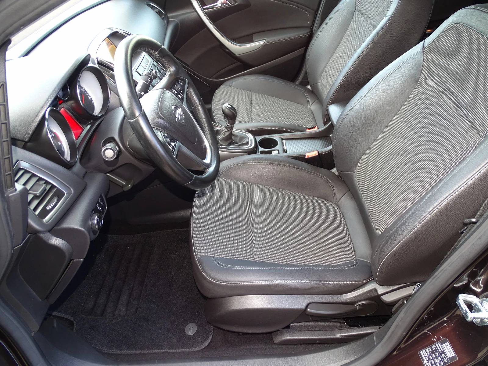 Opel Astra 1.7CDTI_COSMO_NAVI_*  - изображение 9