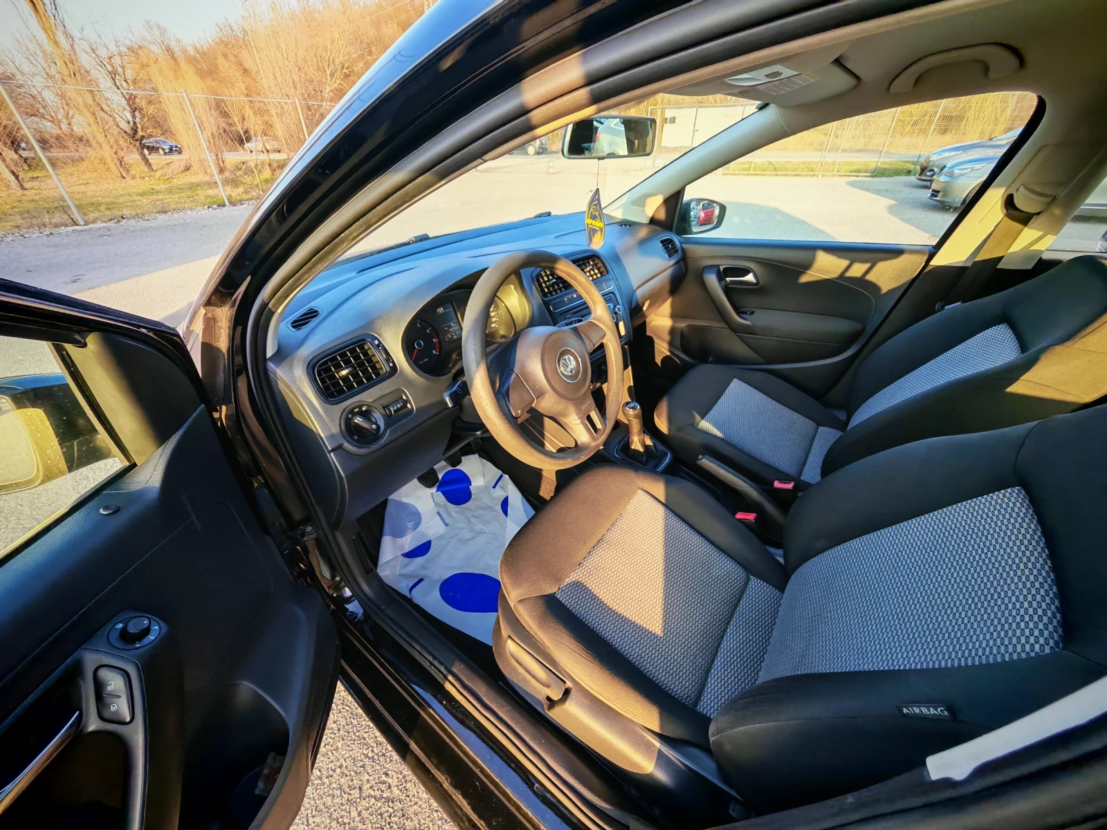 VW Polo * CLIMA* EURO5, снимка 12 - Автомобили и джипове - 53882387