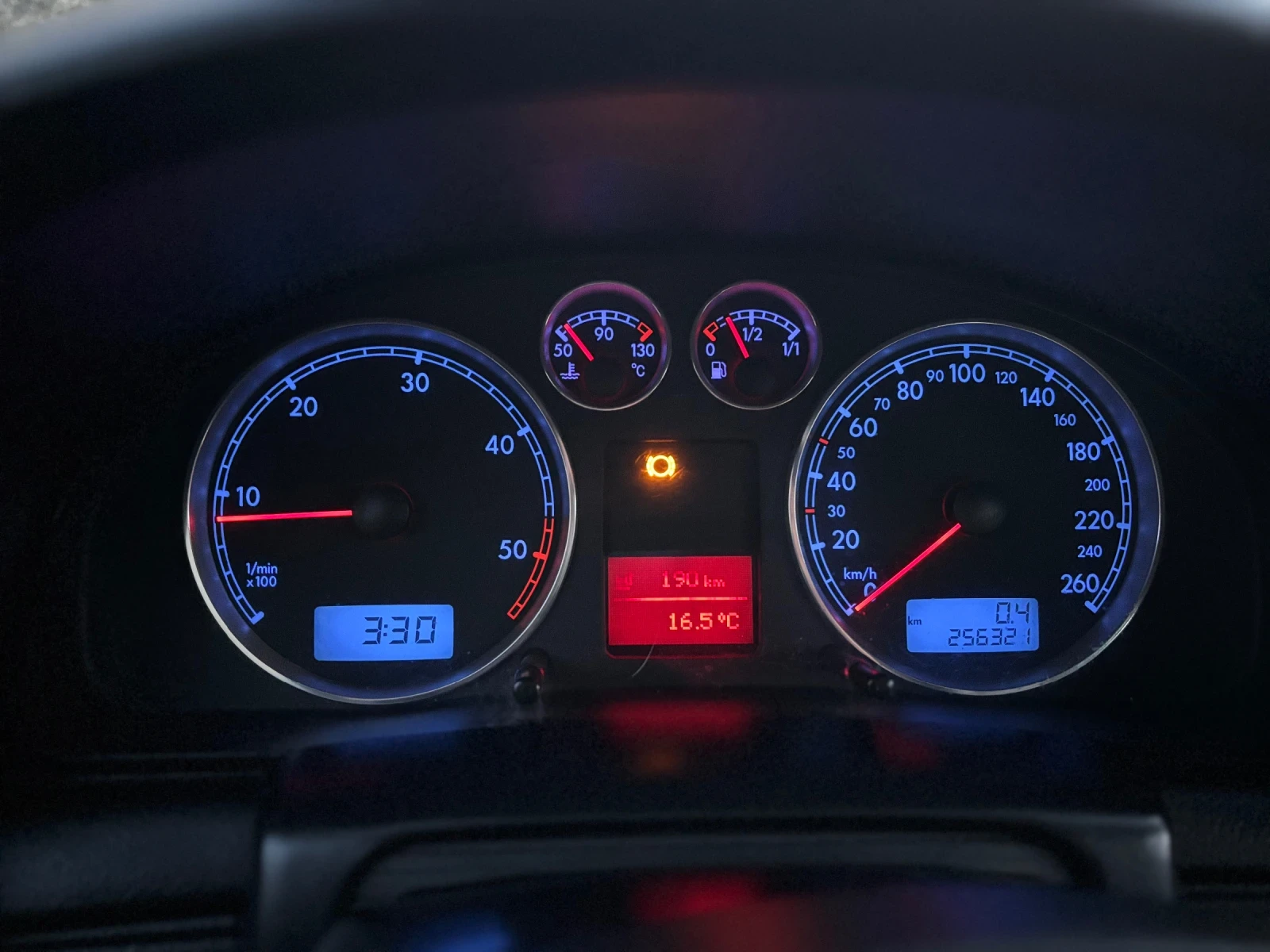 VW Passat 1.9/131/Италия/Кожа/Подгрев/Катализатор, снимка 15 - Автомобили и джипове - 54151361