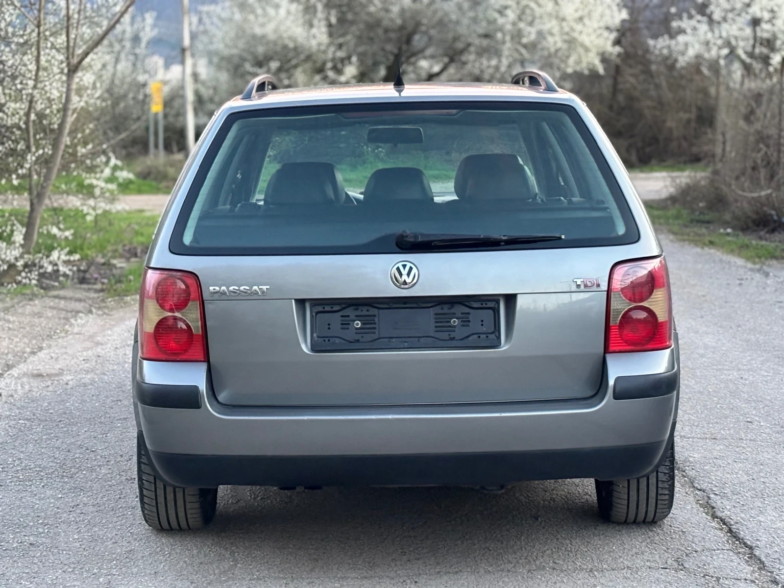 VW Passat 1.9/131/Италия/Кожа/Подгрев/Катализатор, снимка 6 - Автомобили и джипове - 54151361