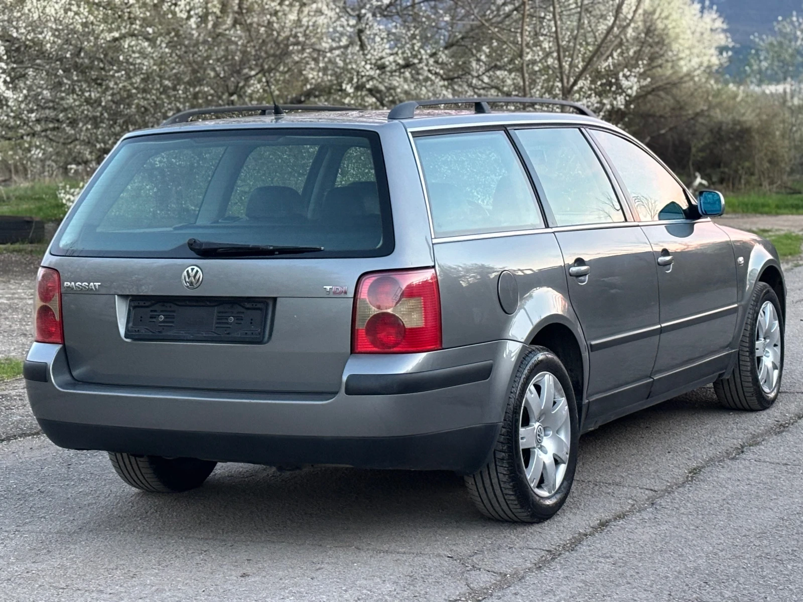 VW Passat 1.9/131/Италия/Кожа/Подгрев/Катализатор, снимка 4 - Автомобили и джипове - 54151361