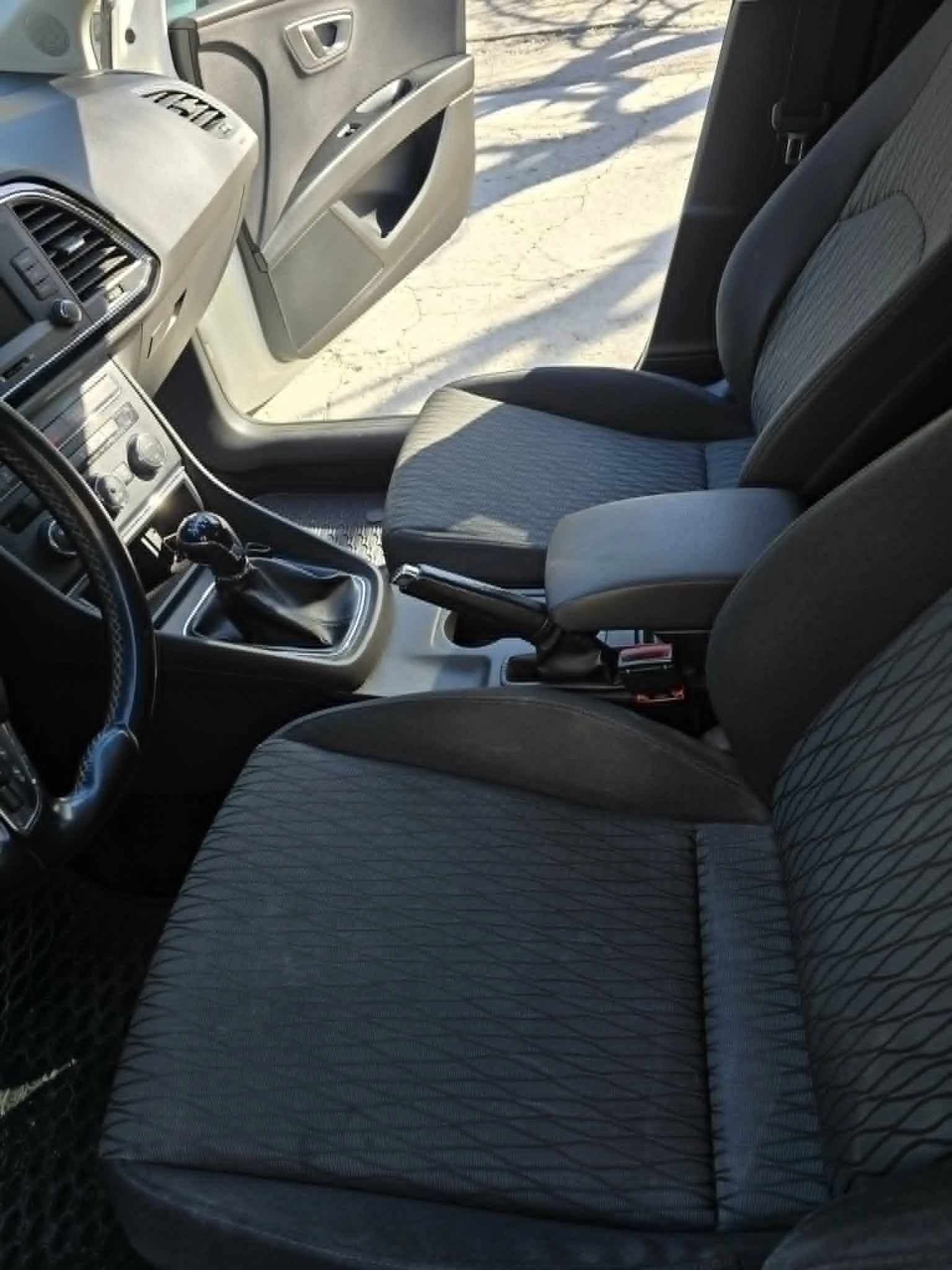 Seat Leon, снимка 6 - Автомобили и джипове - 54344782