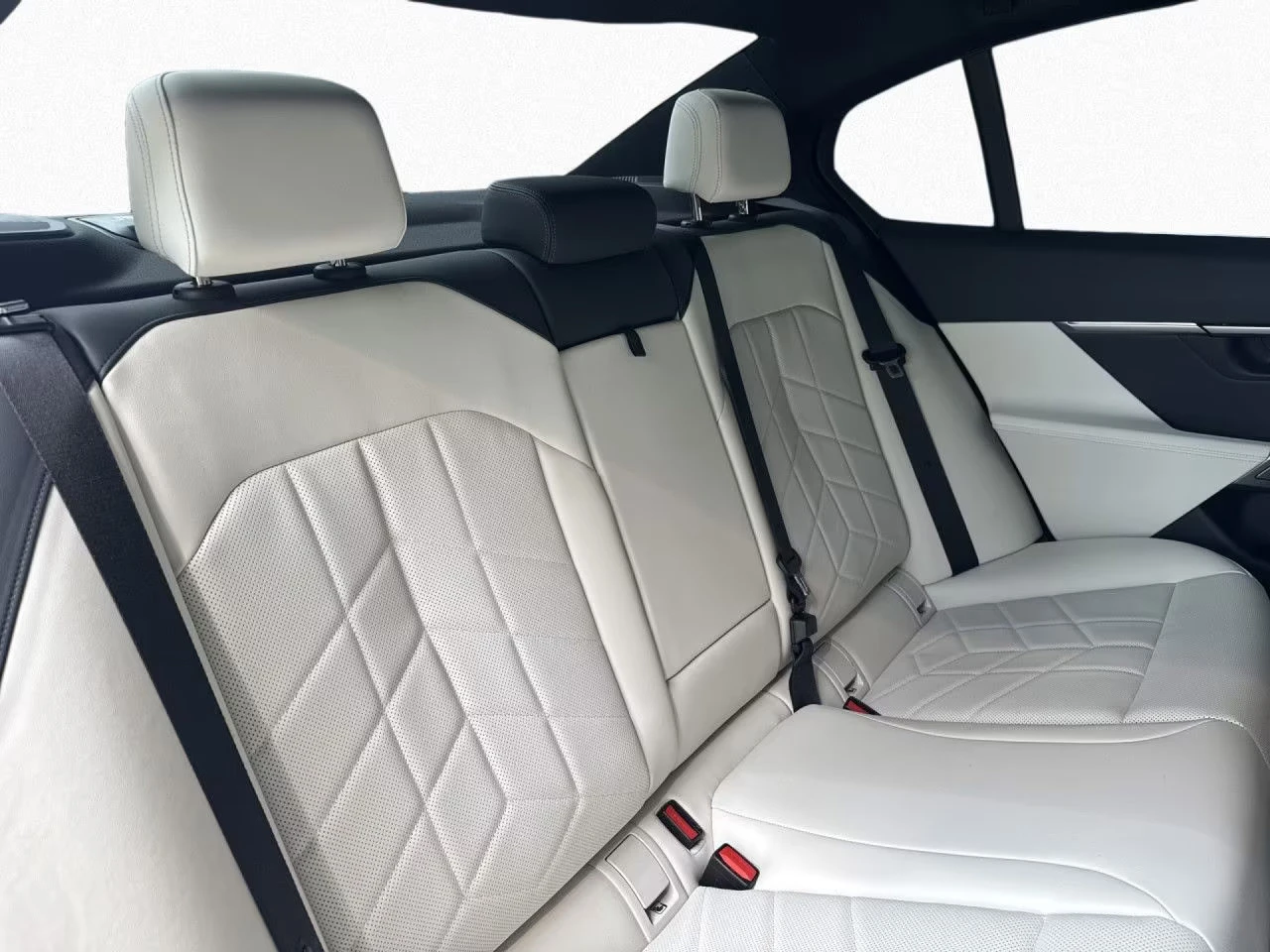 BMW i5 xDRIVE/394HP/M-SPORT-PRO/360/B&W/PANO/ACC/486z, снимка 11 - Автомобили и джипове - 54914932