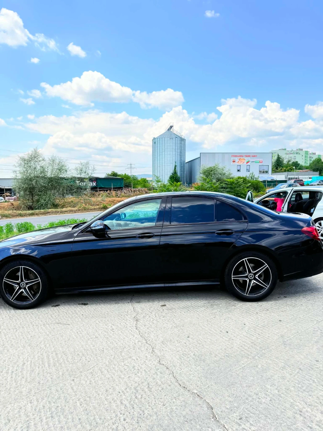 Mercedes-Benz E 220, снимка 2 - Автомобили и джипове - 55578577