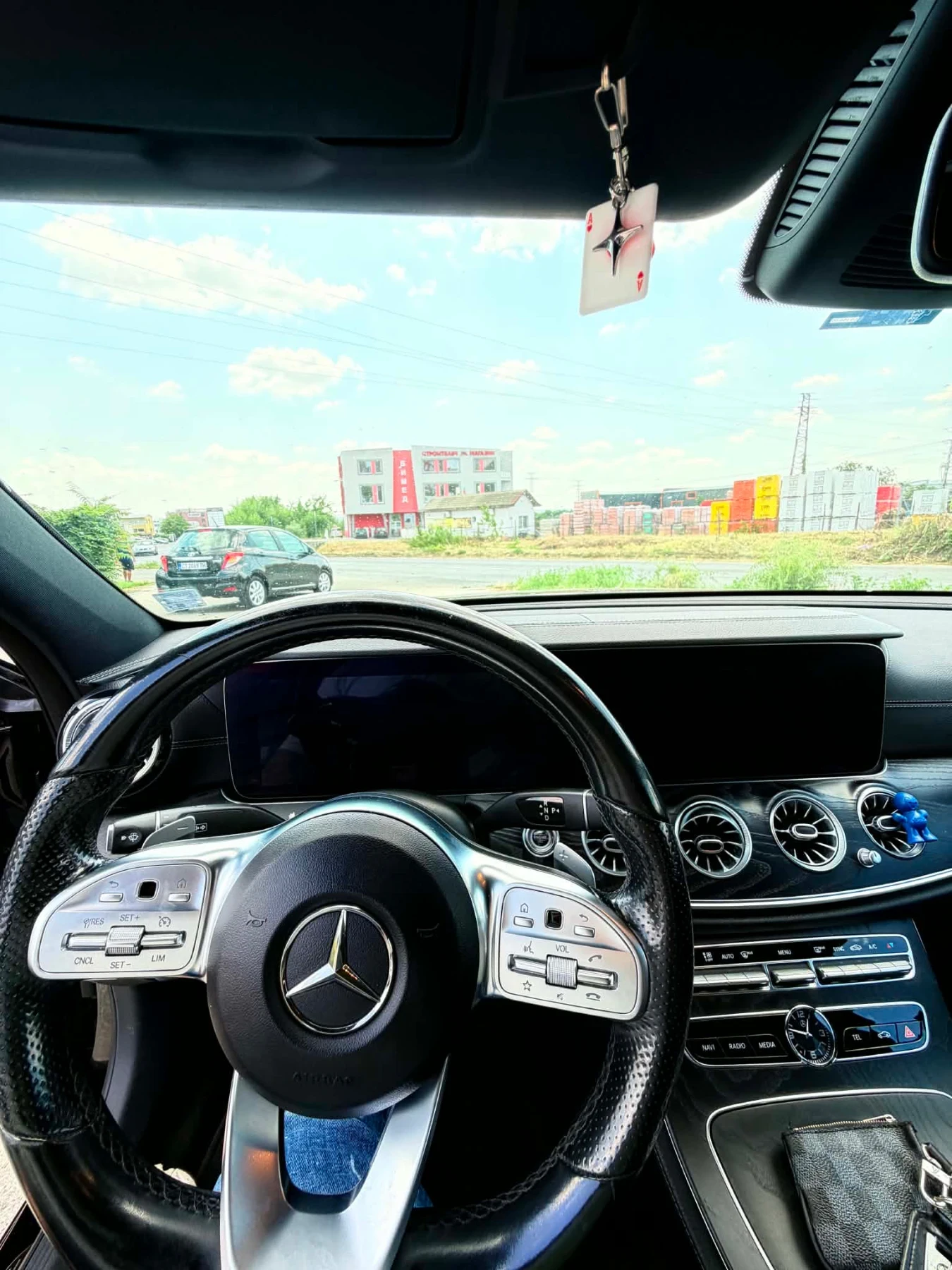 Mercedes-Benz E 220, снимка 7 - Автомобили и джипове - 55578577
