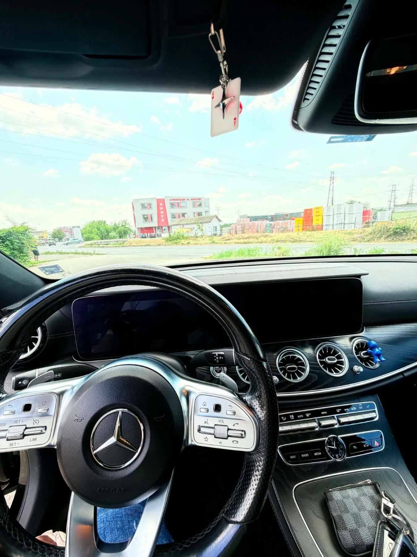 Mercedes-Benz E 220, снимка 8 - Автомобили и джипове - 55578577