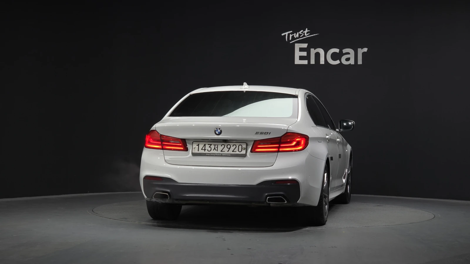 BMW 520 ЕЛ. БАГАЖНИК* BLIND SPOT* HUD* ЛЮК* КРАЙНА ЦЕНА, снимка 4 - Автомобили и джипове - 55593838