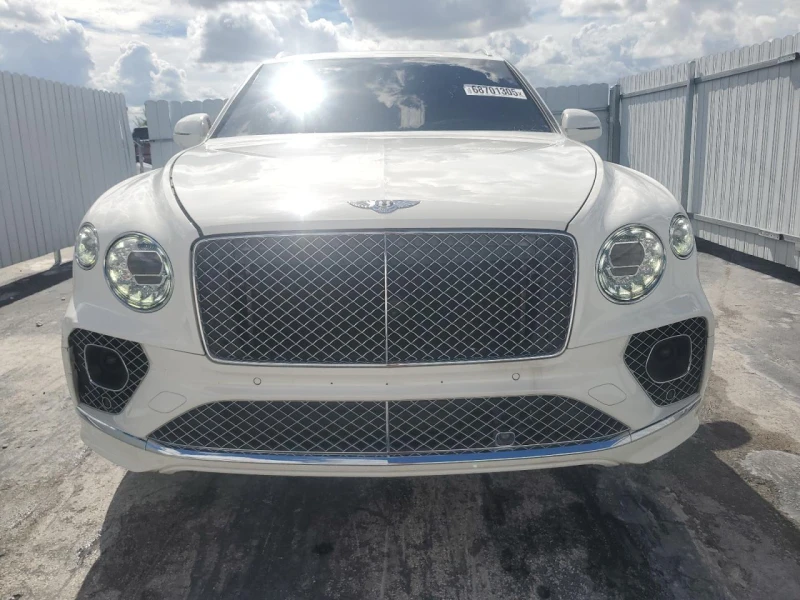 Bentley Bentayga Keyless* Подгрев* Обдух* Пано* 360* Дистроник* , снимка 5 - Автомобили и джипове - 52839001