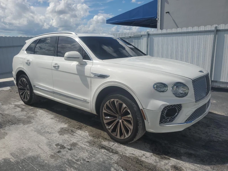 Bentley Bentayga Keyless* Подгрев* Обдух* Пано* 360* Дистроник* , снимка 4 - Автомобили и джипове - 52839001