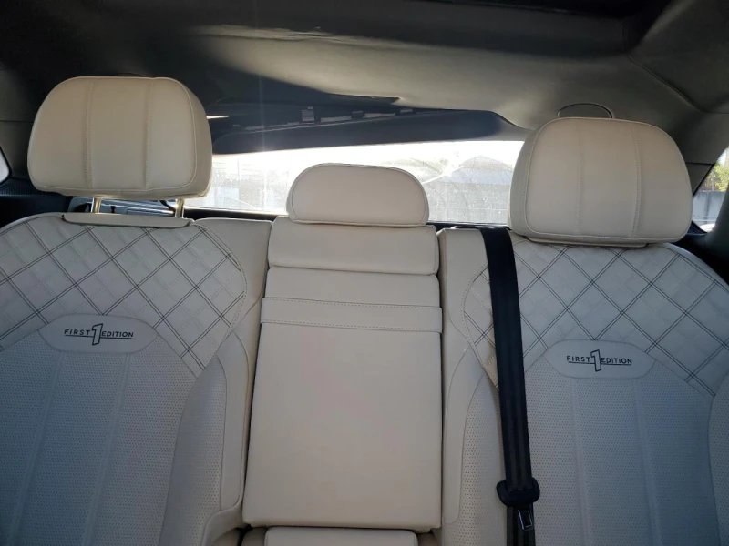 Bentley Bentayga Keyless* Подгрев* Обдух* Пано* 360* Дистроник* , снимка 10 - Автомобили и джипове - 52839001