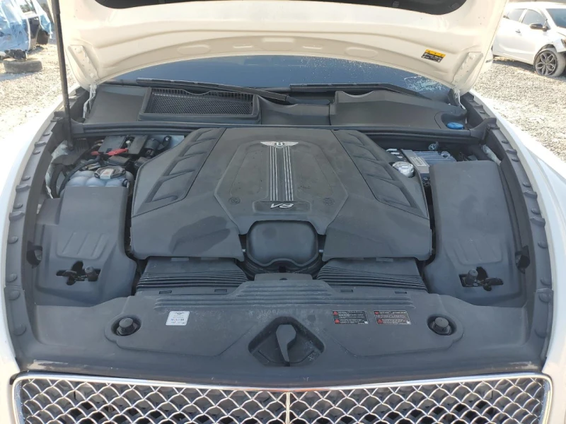 Bentley Bentayga Keyless* Подгрев* Обдух* Пано* 360* Дистроник* , снимка 12 - Автомобили и джипове - 52839001