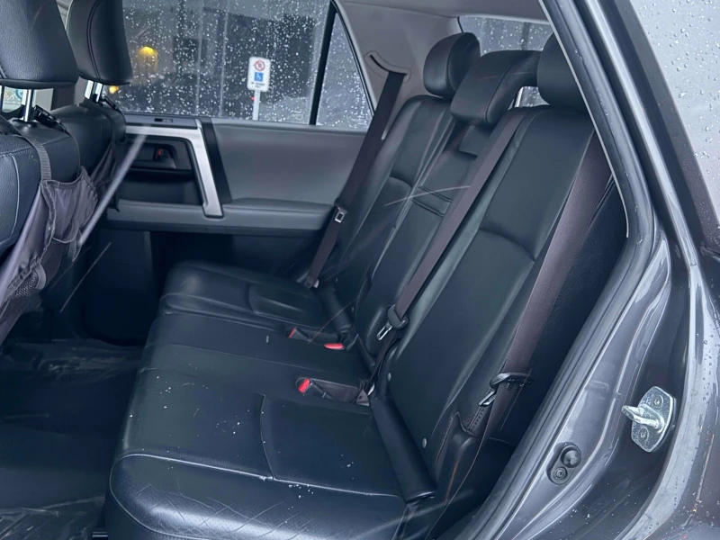 Toyota 4runner SR5* AWD* CARFAX* АВТО КРЕДИТ* , снимка 8 - Автомобили и джипове - 53201012